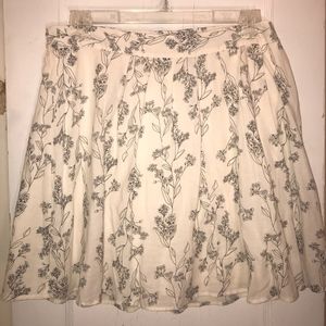 Old Navy skater skirt black white floral sz L Tall